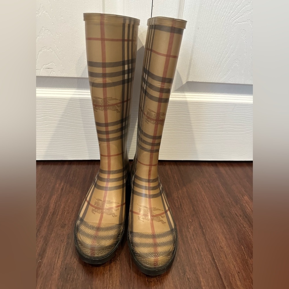 Rain boots (s 4 big girl) size 6 women’s